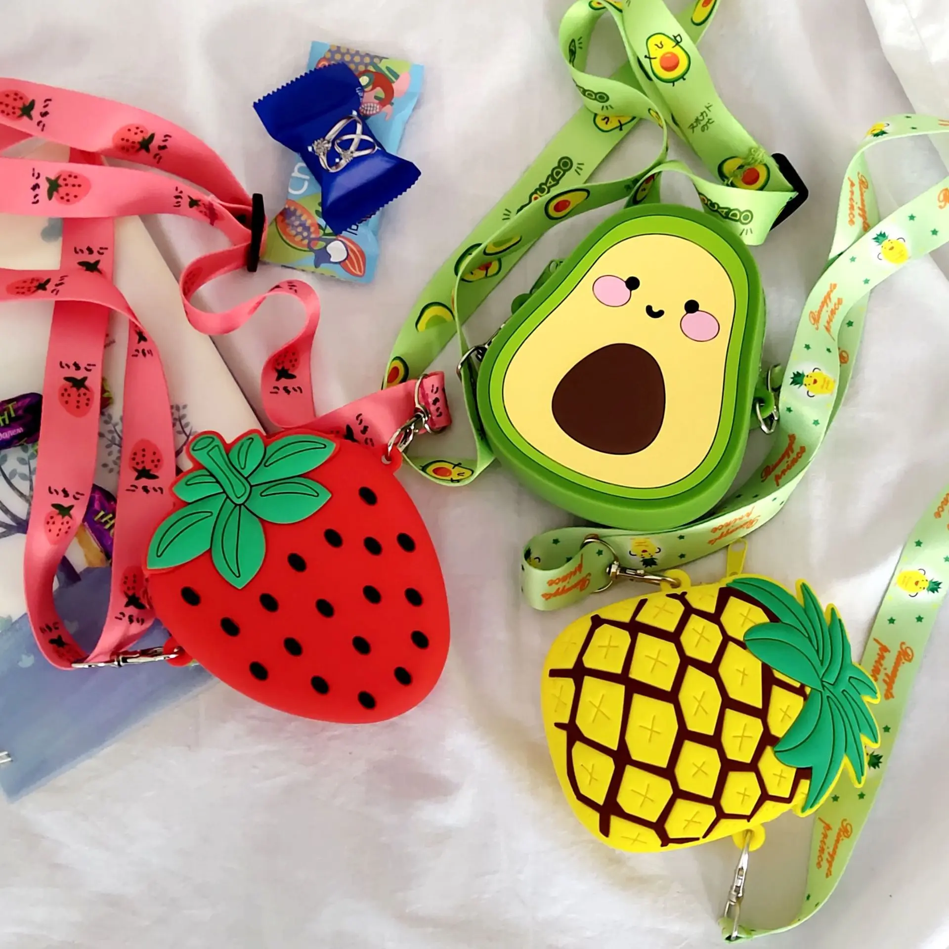 

Children's Mini Bag 2021 New Fruit Strawberry Messenger Zero Wallet Girls Silicone Cute Fashion Small Shoulder Bag