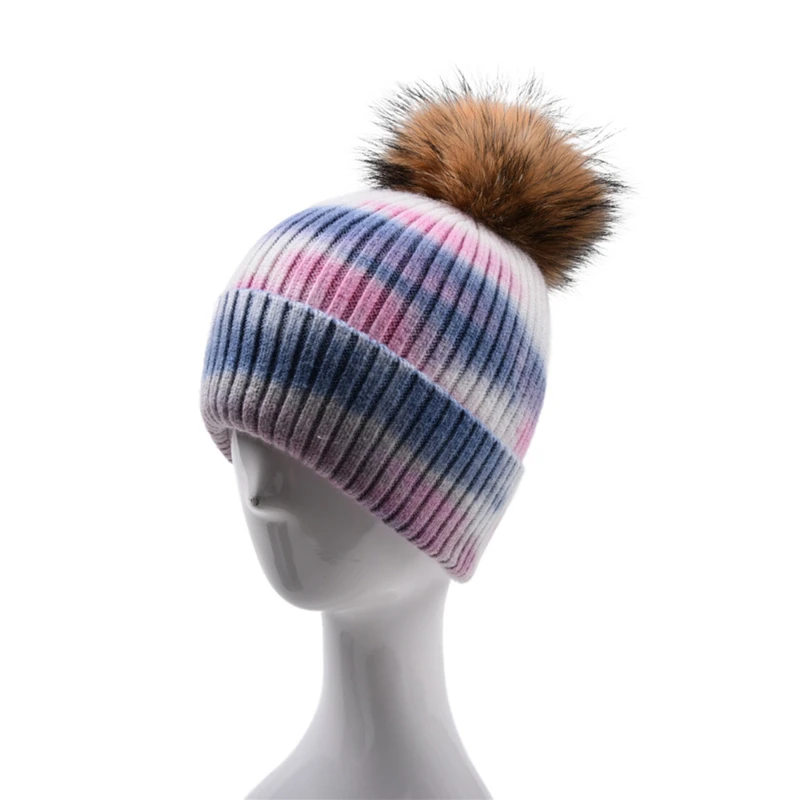 

Вязаная Шапка-бини в рубчик для мужчин и женщин, теплая зимняя шапка со съемным пушистым помпоном, с градиентным принтом, с защитой от ветра ...