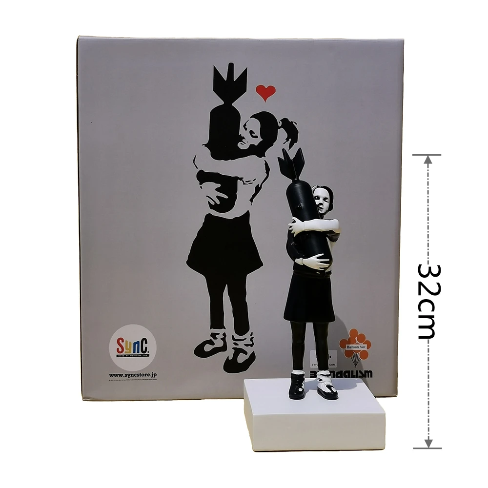 

Modern Art Luxurious Black White Bomb Hugger Banksy Bomb Girl Street Art Resin Statue Creative Home Best Present