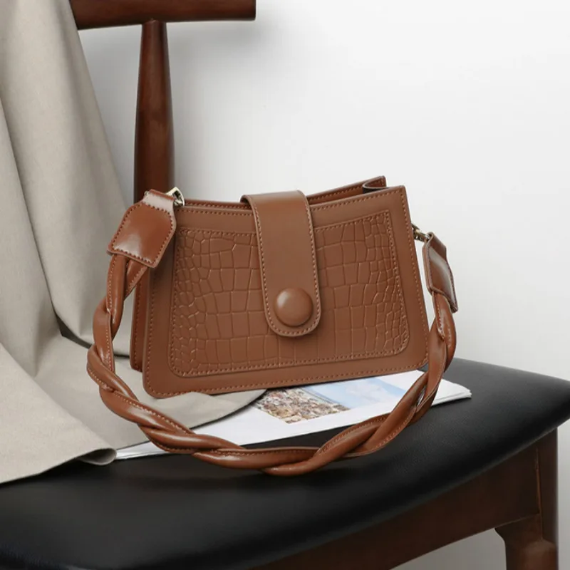 

Coated Cowhide Leather Solid Color Hasp Saddle Bag 2021 New Arrival Crocodile Pattern Armpit Bag For Women