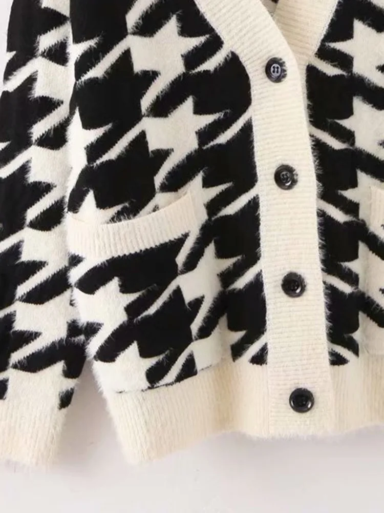 

Women Sweater Knitted Cardigans Loose Jumpers Blusas Mujer De Moda Button V-Neck Fashion Geometric sueter invierno Full knit