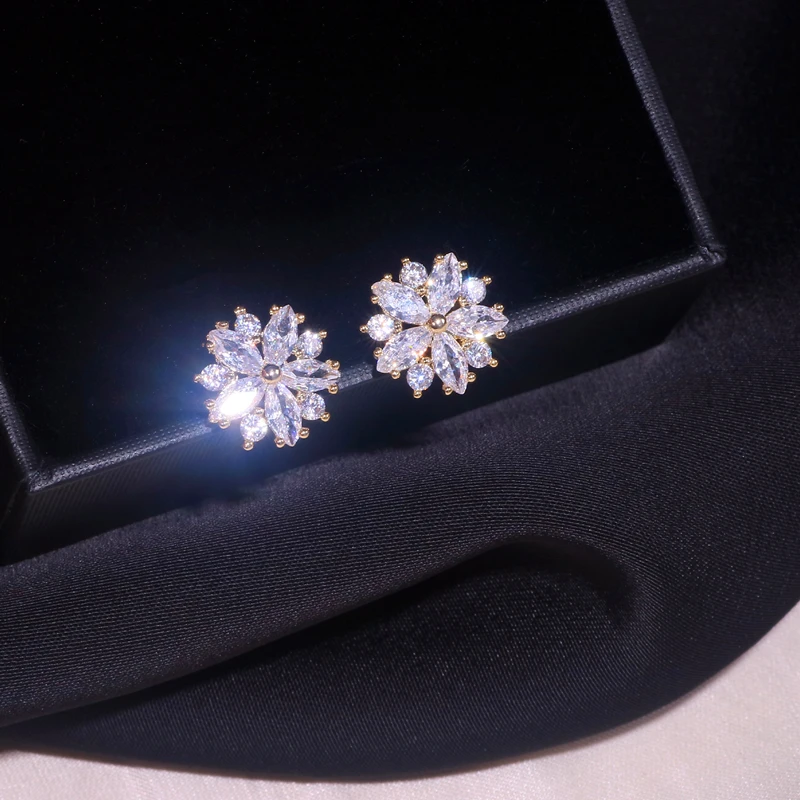 

Trendy Shining Cubic Zircon Flower Shape Stud Earrings for Women Girls Romantic Crystal Stud Ear Wedding Jewelry Accessories
