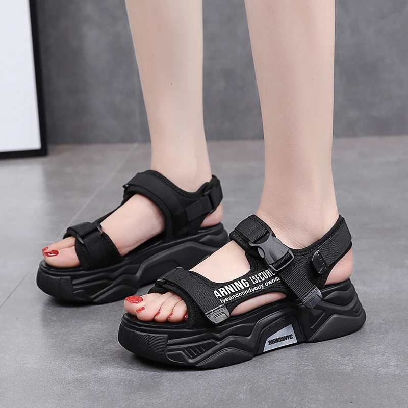 Fujin/женские сандалии Модные летние дышащие женские пляжные шлепанцы на толстой