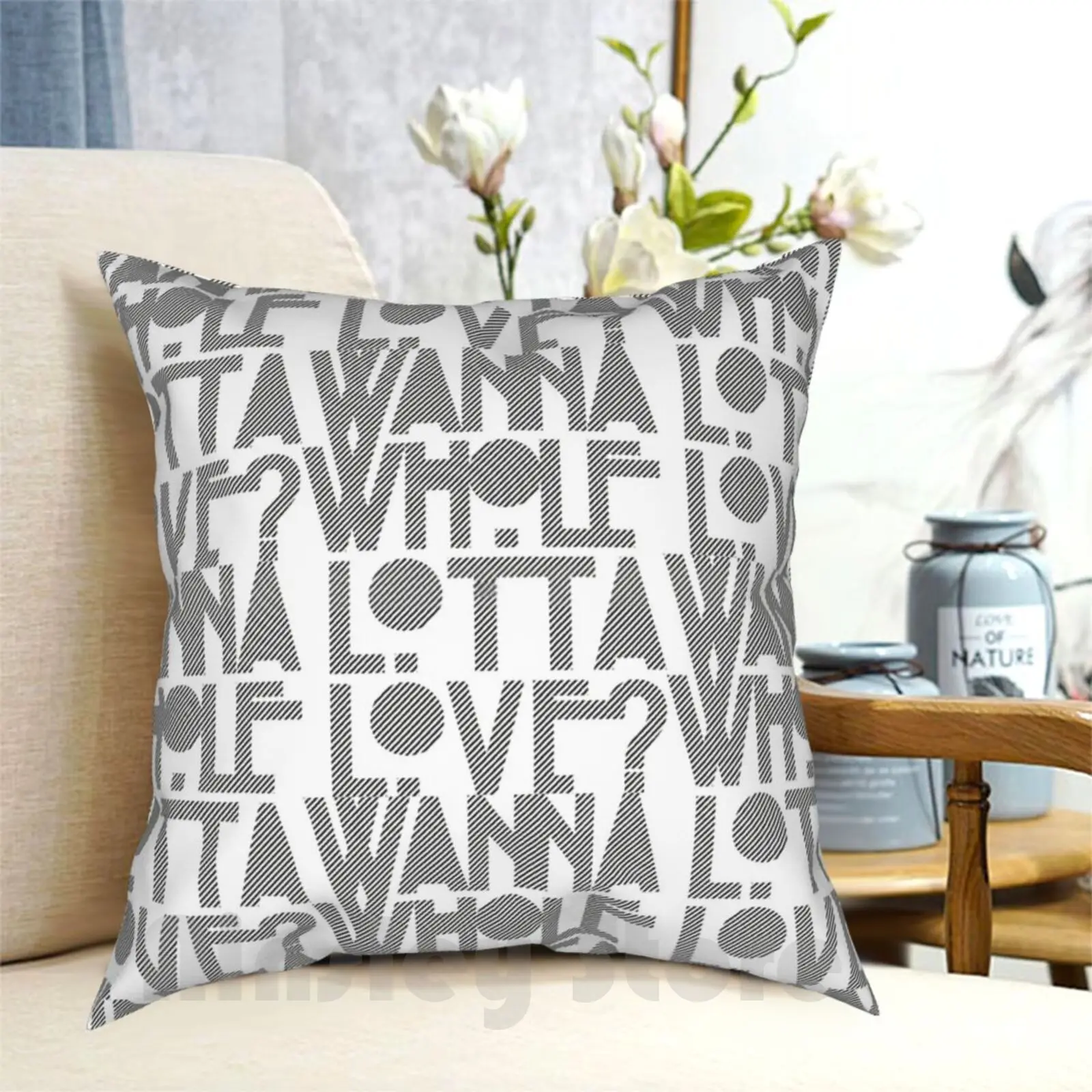 Романтическая подушка с рисунком в виде разных предметов