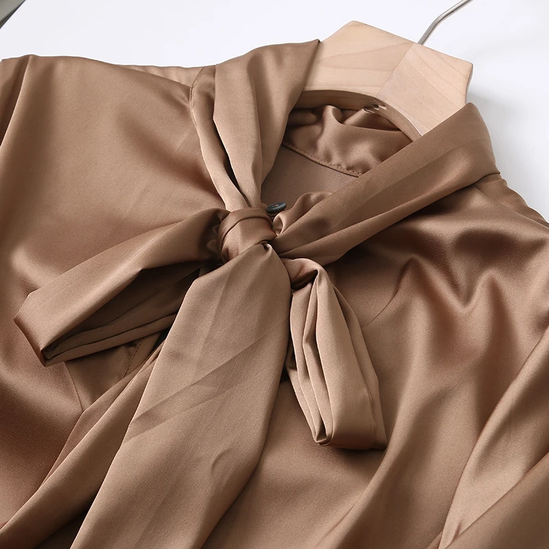Женская Осенняя блузка с бантом на воротнике однотонная шелковая рубашка