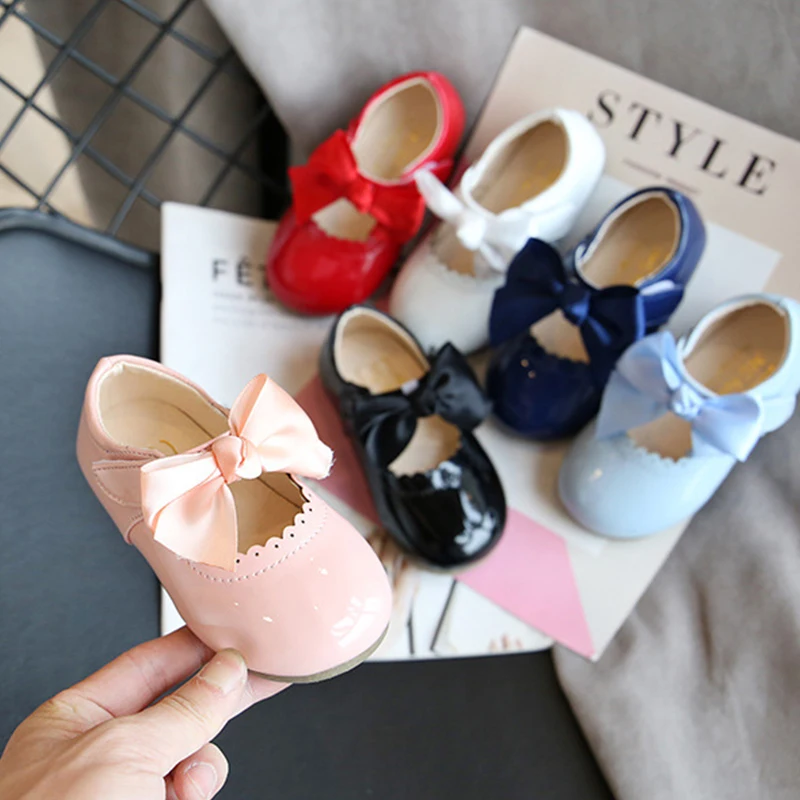 Новая детская обувь Модные кожаные милые детские сандалии для девочек Дышащая из