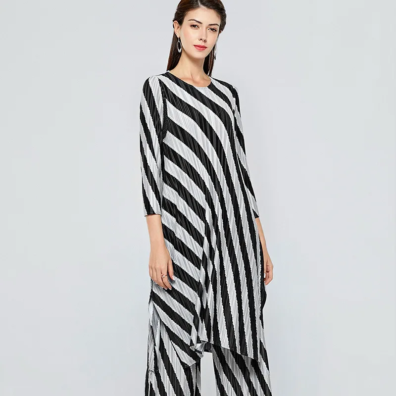 Striped female 2020 spring new style Miyake fold elastic split irregular long shirt + long trousers two piece set top and pants