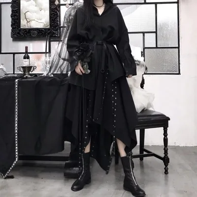 Новая темная Асимметричная юбка средней длины выше бедра делает ее более высокой