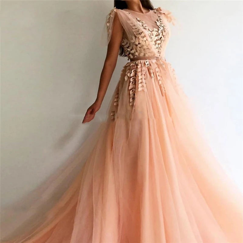 

Платье вечернее ТРАПЕЦИЕВИДНОЕ из персикового тюля, без рукавов, с аппликацией