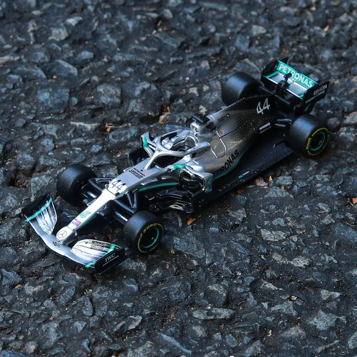 

Bburago 1:43 Formula One F1 Racing Alloy Diecast SF1000 SF90 SF71H SF70H RB14 RB15 RB16 W10 #44 High Simulation Model Car