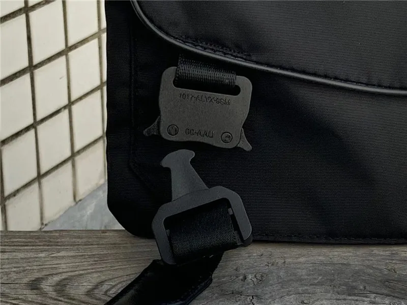 barato 1017 Alyx 9sm Satchel Masculino Feminino 1:1 Alyx Saco De Alta Qualidade Náilon Mochila Letras Botão Imprensa Dentro Do Logotipo Sacos