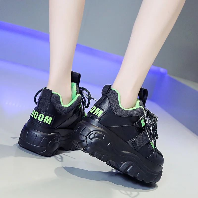 Женские кроссовки на платформе теплые зимние шнуровке толстой плоской