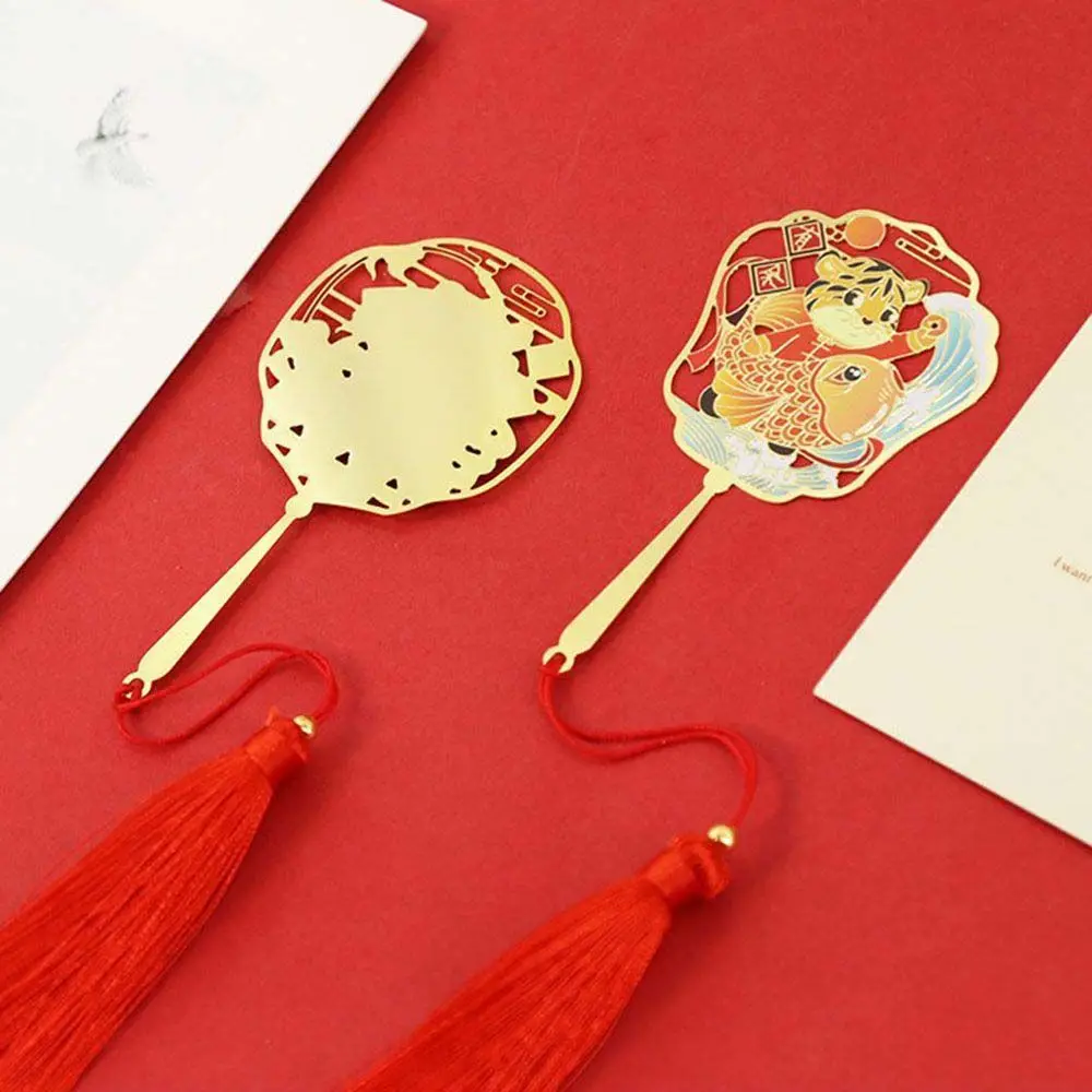 

Chinese Style School Supplies Tiger Mascot Tiger Bookmark 3D Stereo Book Marks Brass Book Clip Painted Pagination Mark