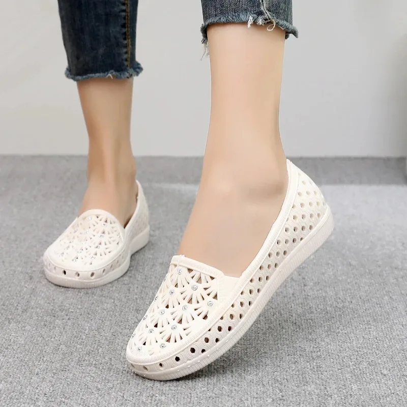 

White Rhinestone Flat Hollow Out Sandals For Women Plastic Nurse Shoes Summer Slides Sandals Closed Toe Womens Hole Nest Sandals