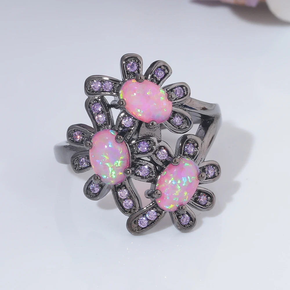 Женское кольцо с розовым огненным опалом и фиолетовым цирконом цвета черного