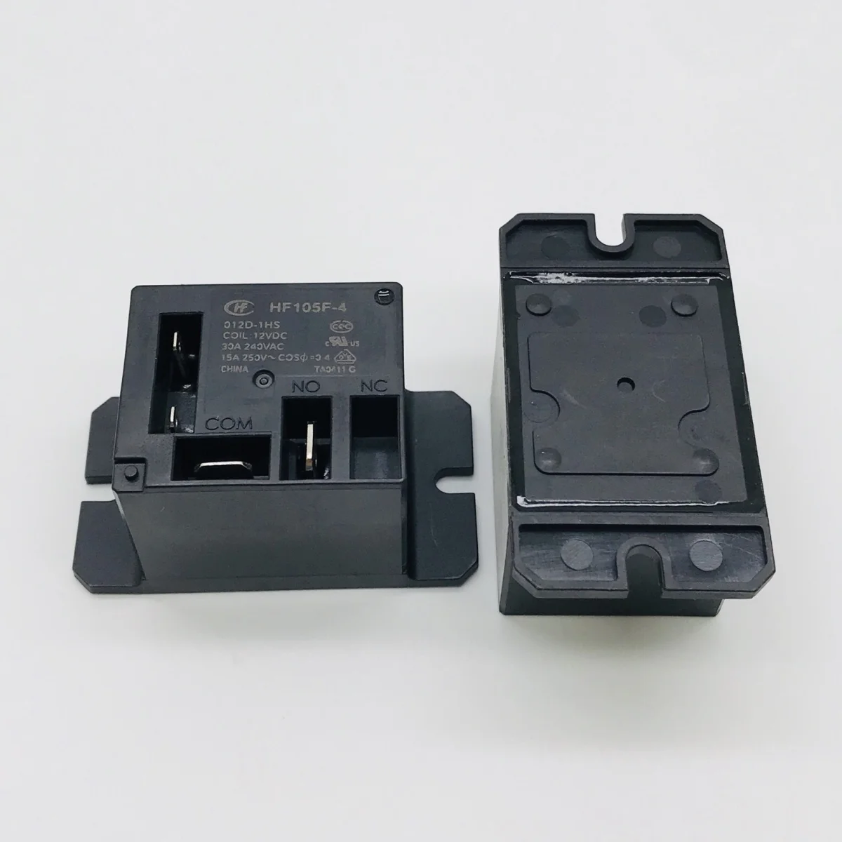 Реле HF105F-4-012D-1HS 30A 240VAC