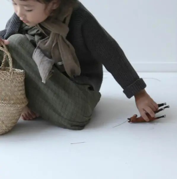 Детское платье для девочек вельветовое трапециевидной формы с рюшами на рукавах