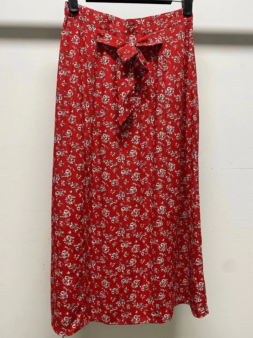 

Spring/Summer 2021 New Product Fashion Floral Print Single Row Button Lace High Waist Slimming Skirt Women