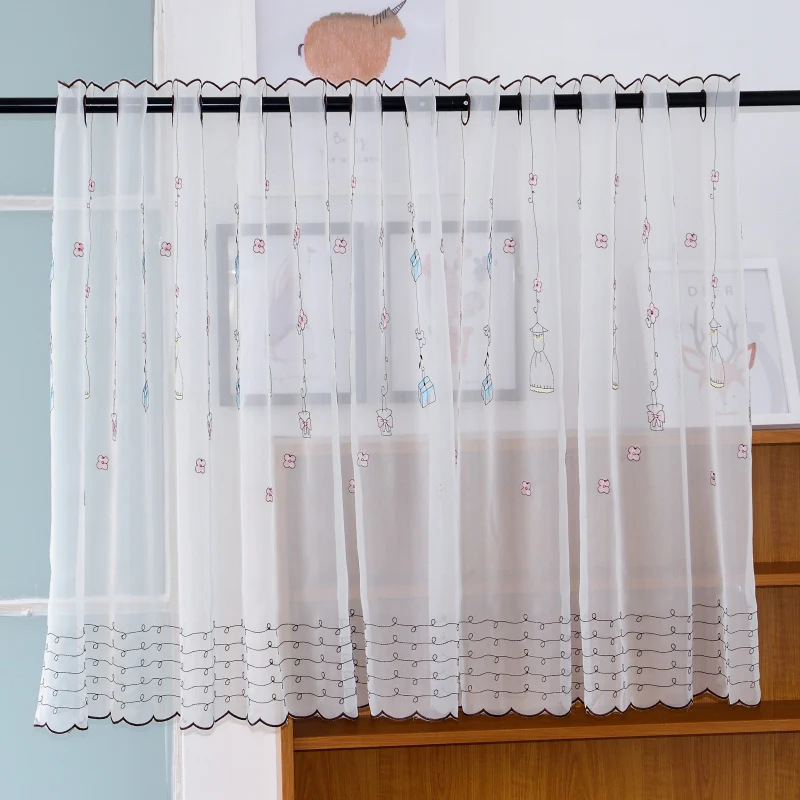 1 шт. Короткая занавеска прозрачная вуаль с мультяшной вышивкой для кухни спальни