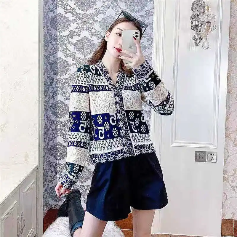 

2021 Autumn And Winter New Ladies Fashion Brand Small Fragrance Sweater Cardigan Letter Jacquard V-Neck Knitted Jacket