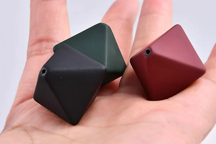 Осенние и зимние резиновые цветные матовые волнистые квадратные прямые бусы DIY