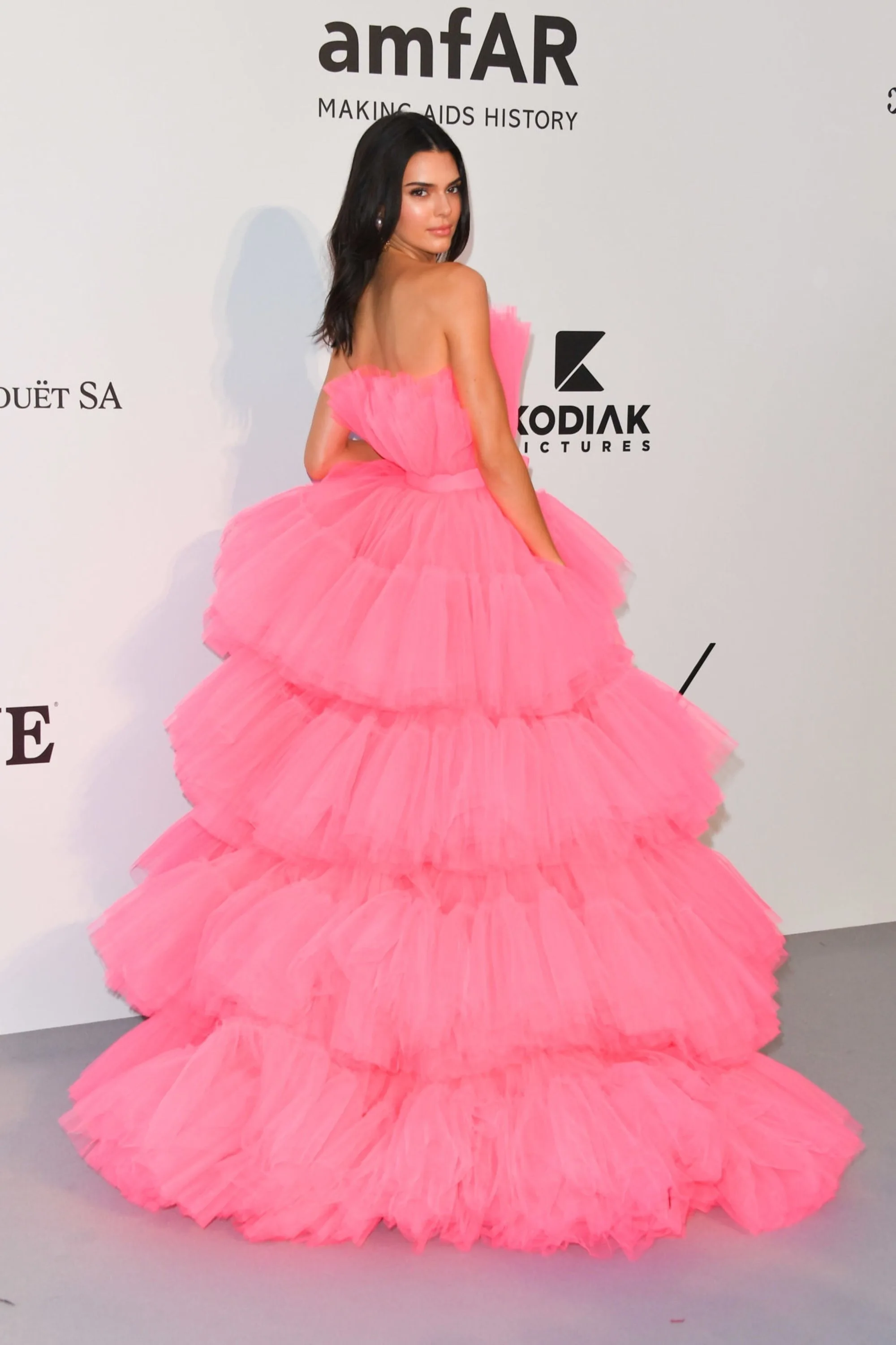 Kendall Jenner Fuchsia Prom Dresses High Low Strapless Tiered Pleat Tulle Evening Celebrity Gowns 2022 Formal Party New | Свадьбы и