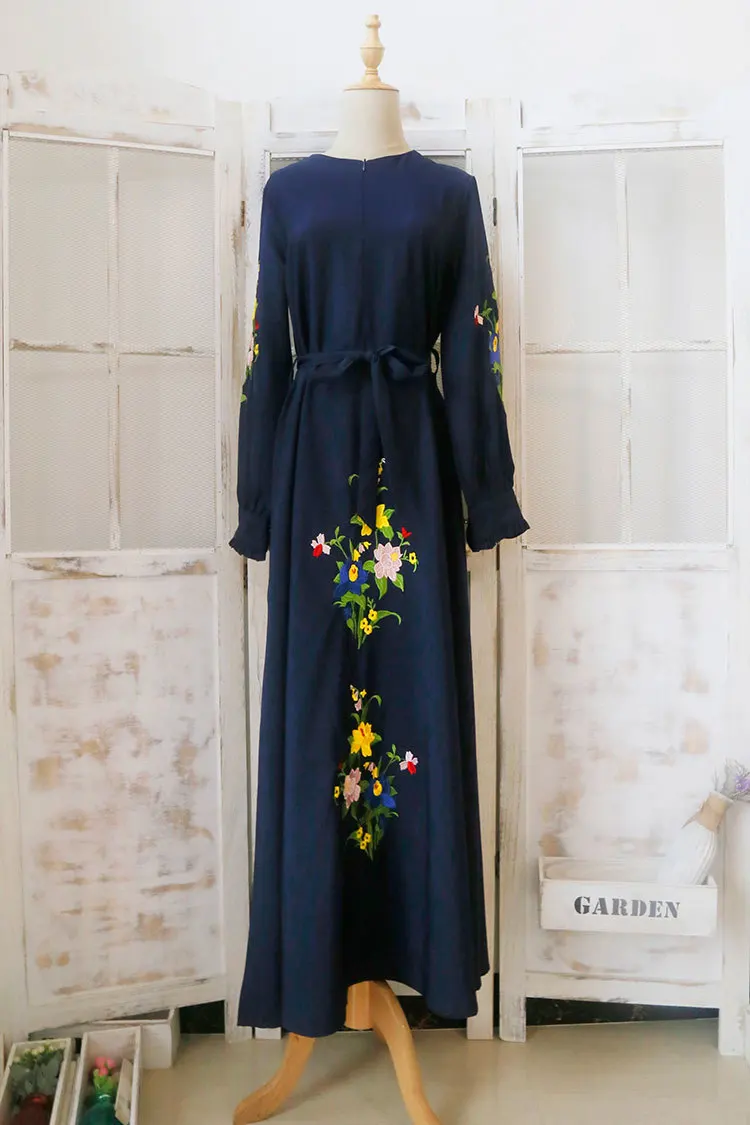 Традиционное мусульманское платье с поясом и цветочной вышивкой|Мусульманская