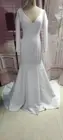 Женское атласное свадебное платье, элегантное платье с длинным рукавом и V-образным вырезом, платье в пол со шлейфом и пуговицами сзади, индивидуальный пошив