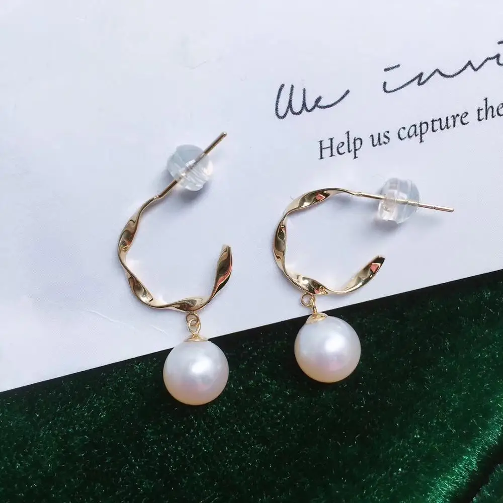 安い Madalena Sarara 7-7.5mm 塩水真珠の女性のイヤリング 18 18k ゴールドツイストスパイラルスタイルナチュラルホワイトイヤリング