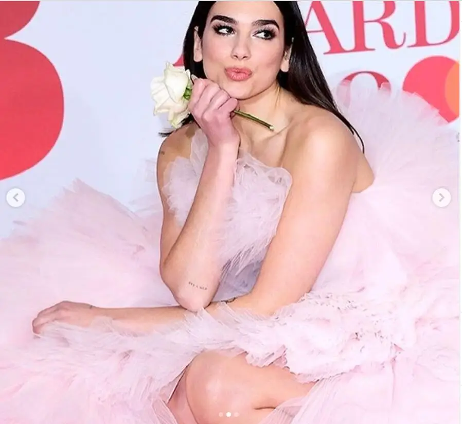 Модные Розовые многоуровневые платья с оборками и высоким низким вырезом для