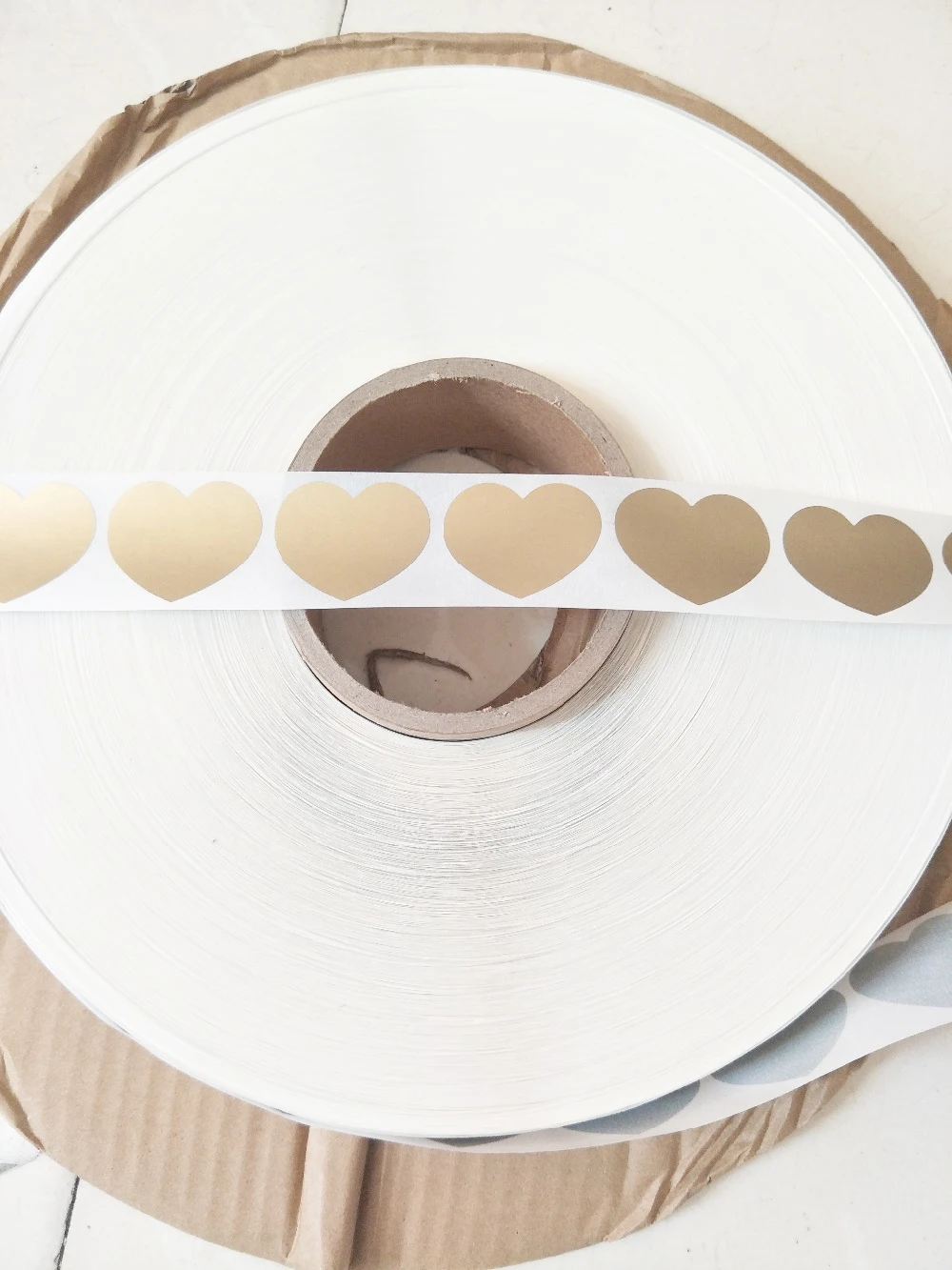 Big Roll 12700pcs 30x35mm Gold Heart SCRATCH OFF STICKER For DIY Manual Hand Made Lucky Cards Or Wedding Game