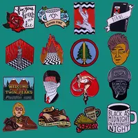 Значки по вселенной "Твин Пикса" для тех, кто любит вишнёвые пироги и чертовски хороший кофе