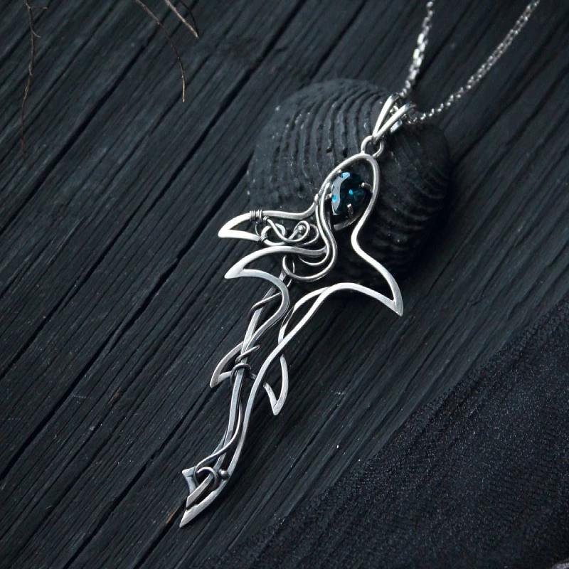 Модное ожерелье с голубым топазом для девушек |