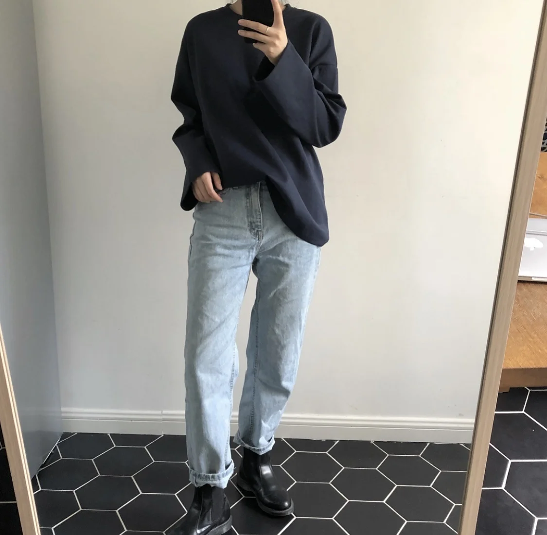 

SHENGPALAE Yellow Simple Pullover Tops Women's Autumn 2021 New Round Neck Loose Thin Long Sleeve Black Sweatshirt Female Tide