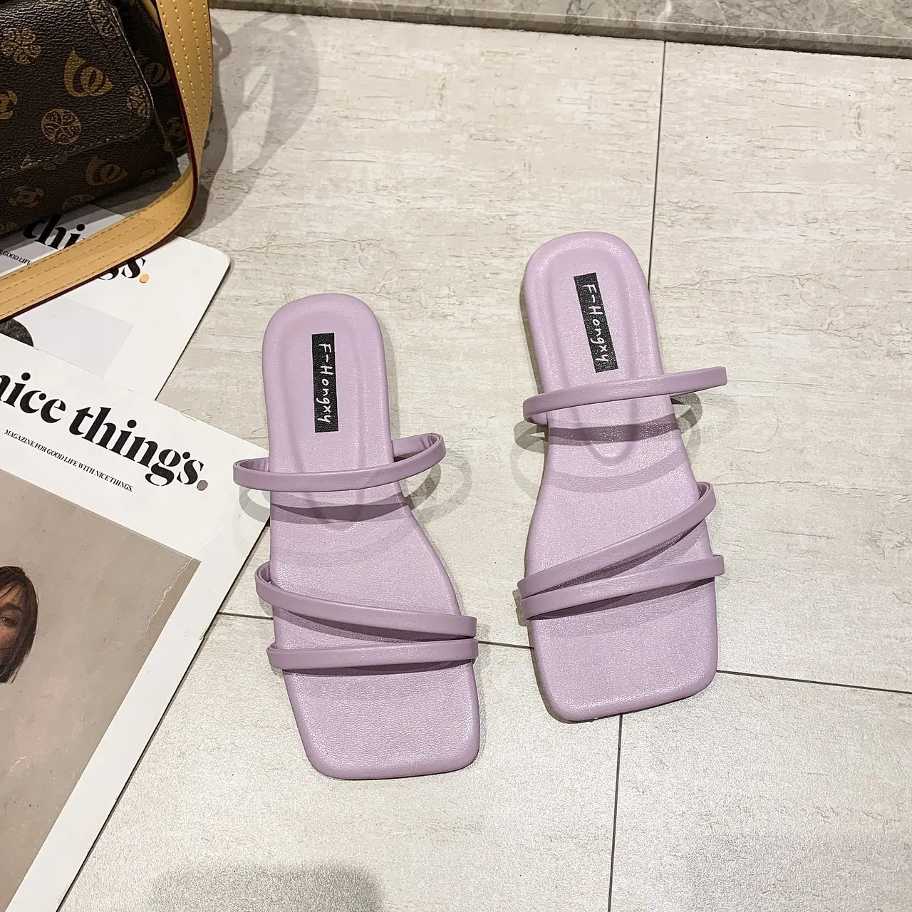 

Hot Sale Flat Shoes Women Slippers Beach Slippers Shoes New Fashion