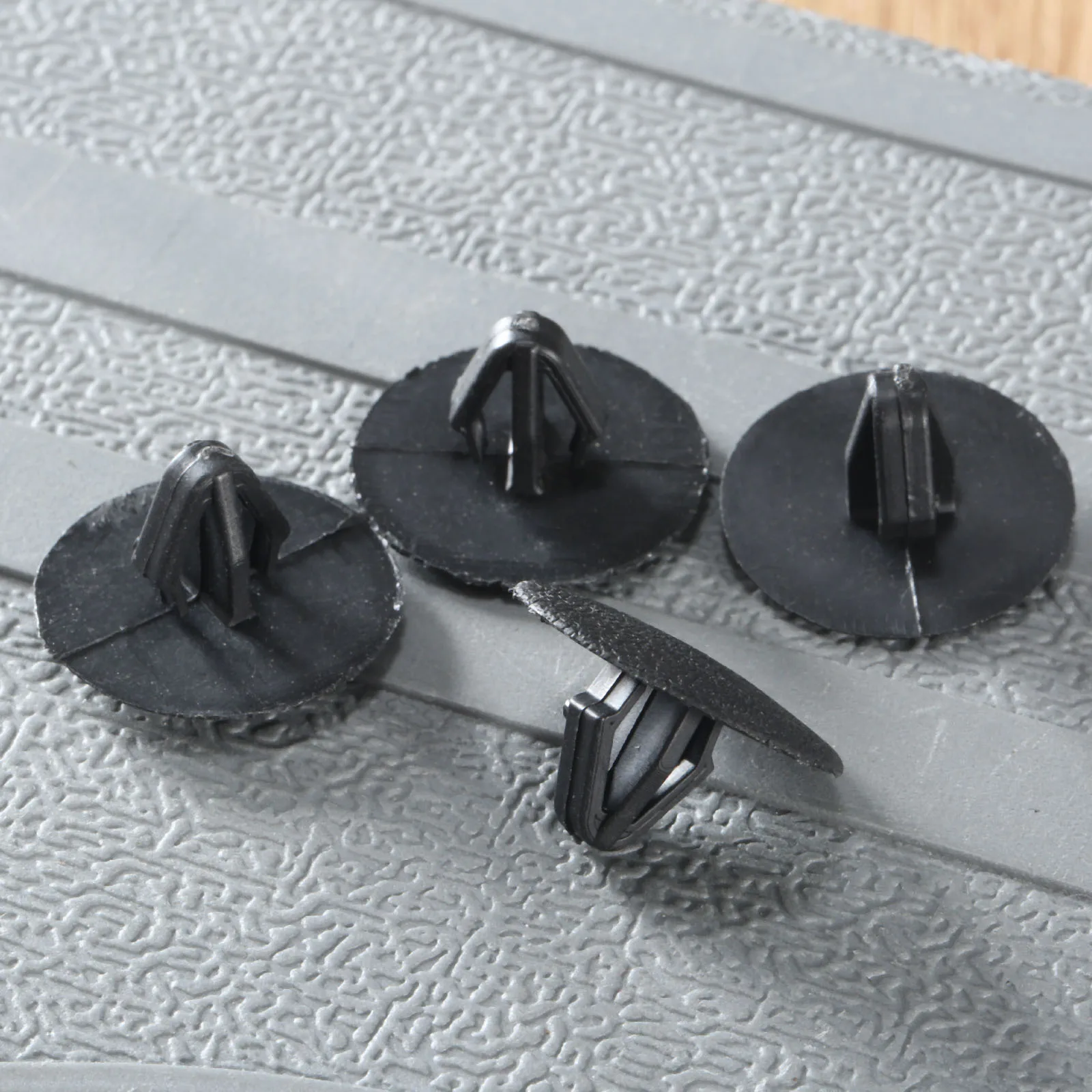 Клипсы для автомобильного бампера пластиковые заклепки с отверстием 12 мм 50