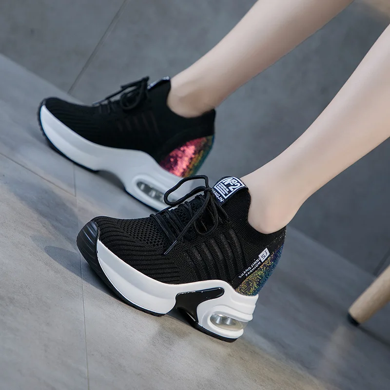 Женские кроссовки Dumoo Белые Повседневные на танкетке 8 см увеличивающие рост для