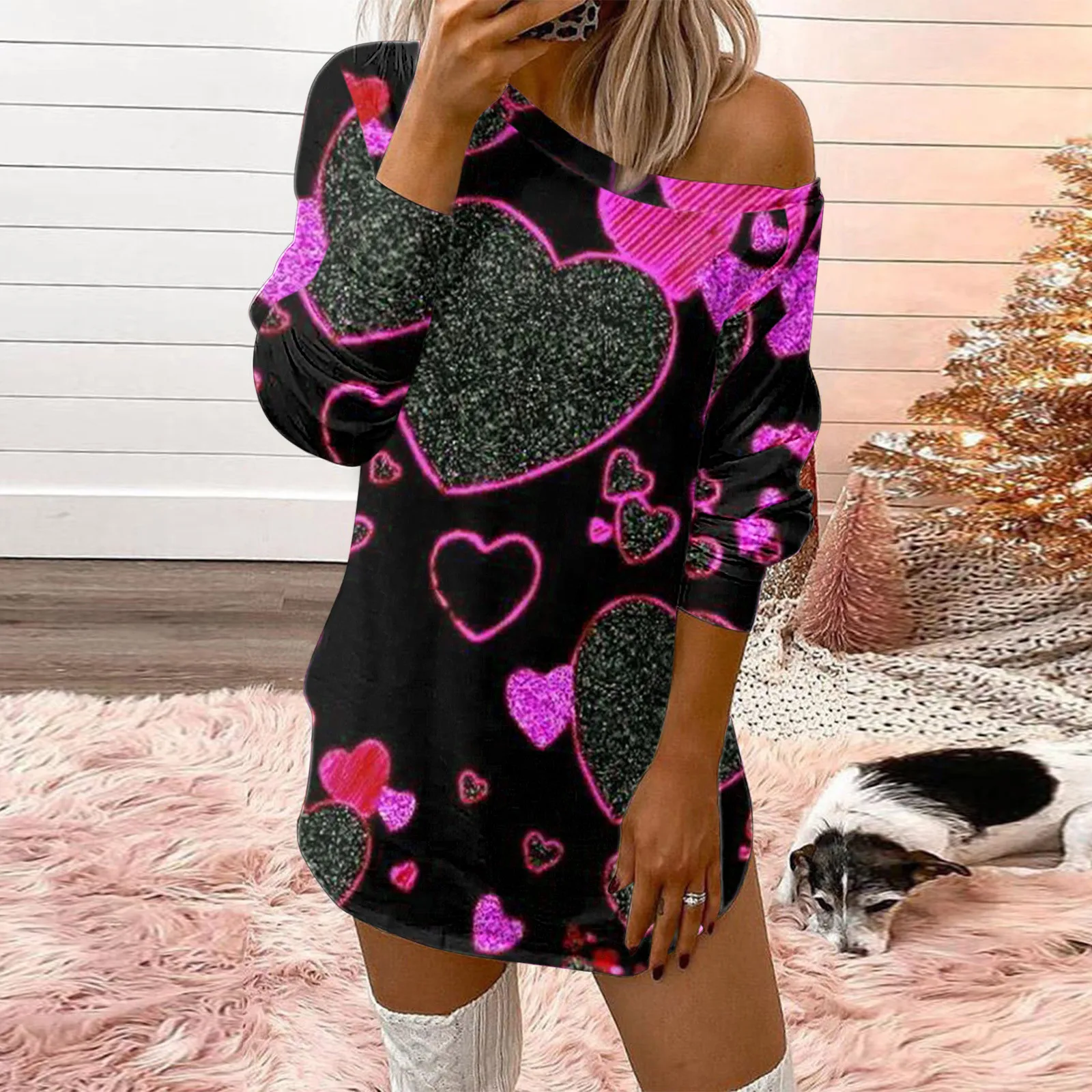 

Женское платье-футболка с открытыми плечами и карманами