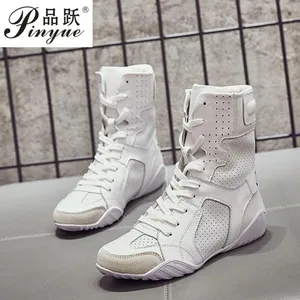 Женские высокие кроссовки, белые, весенне-летние, повседневные, дышащие, однотонные, на плоской подошве