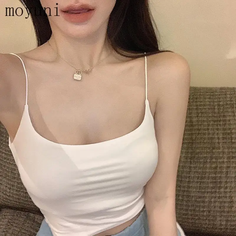 Женский короткий жилет на бретельках белая короткая облегающая Базовая майка