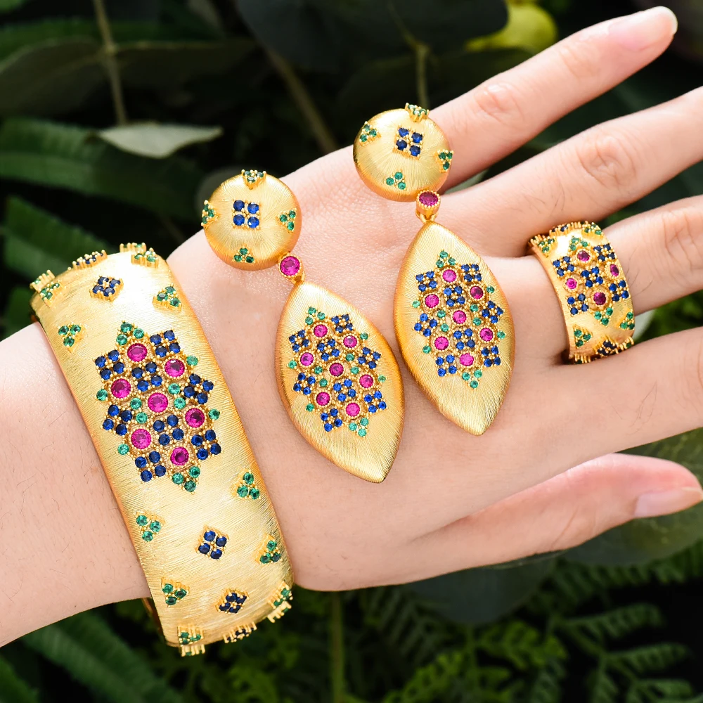 

Комплект из колье, браслета и сережек, с фианитом