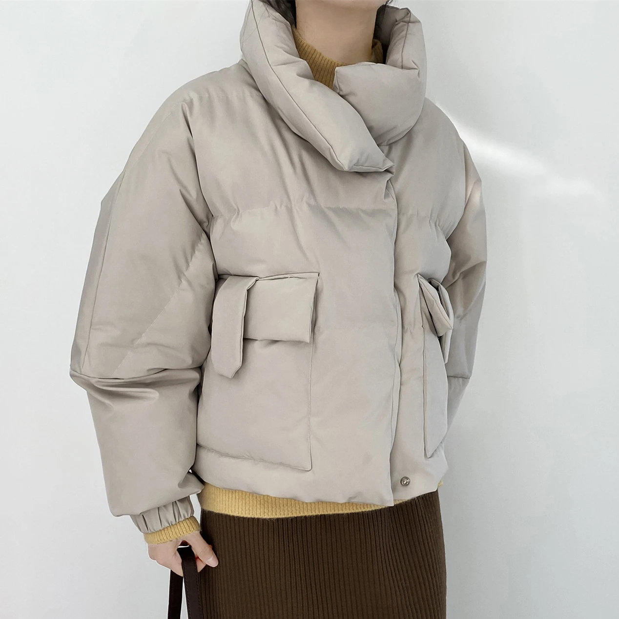 

Зимняя короткая Толстая стеганая куртка с воротником-стойкой для женщин, новинка 2021, женское однотонное повседневное пальто, Шикарная парк...