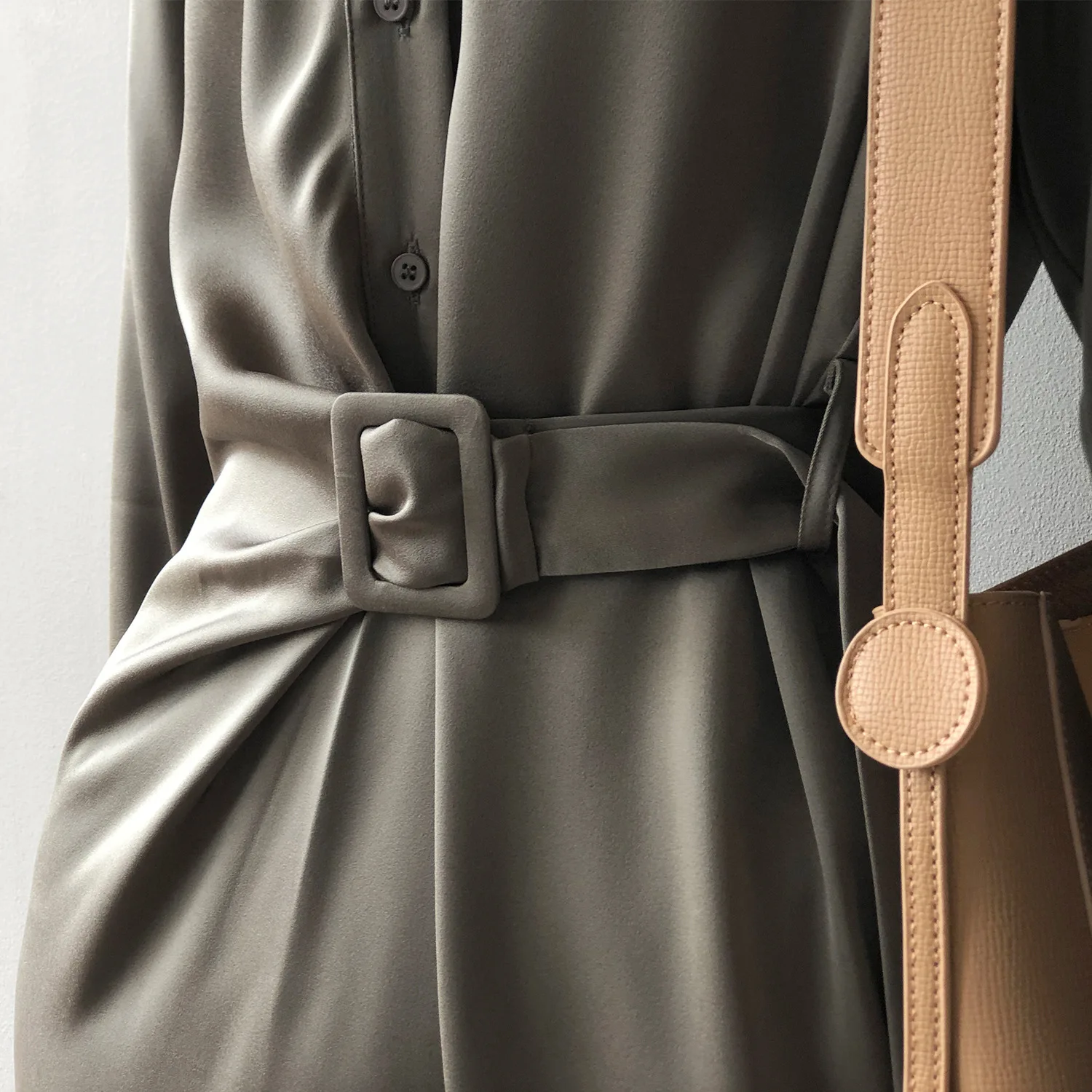 

Women's Shirt Dress Spring Summer New Korean Satin Design Sense Commuting Dresses Female Temperament Long Loose Lady Skirt ER1