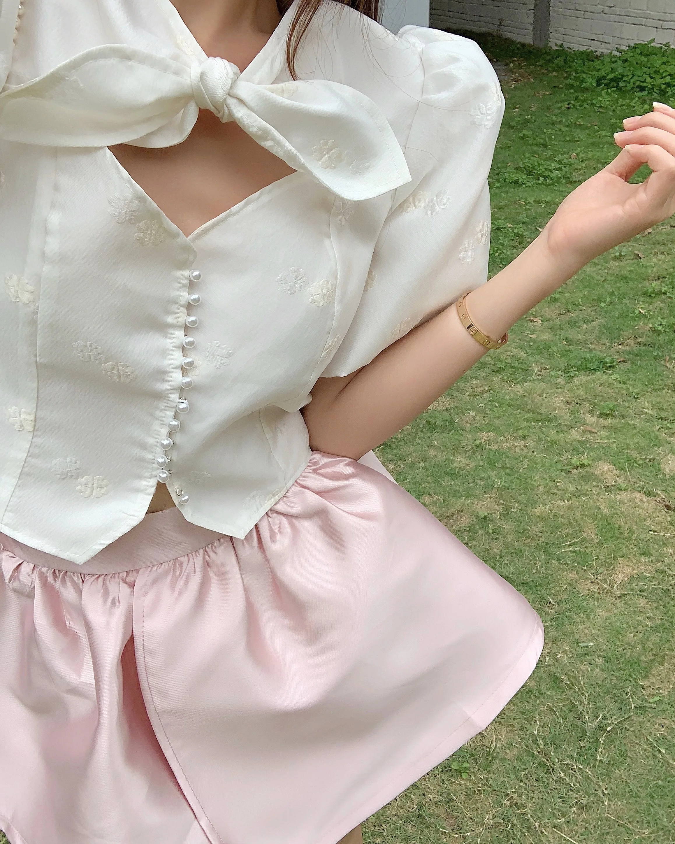 

Puff Sleeve Women Bow Knot Collar Shirts Summer Short Dobby Shirts Women Pearl Button Tops Blouses