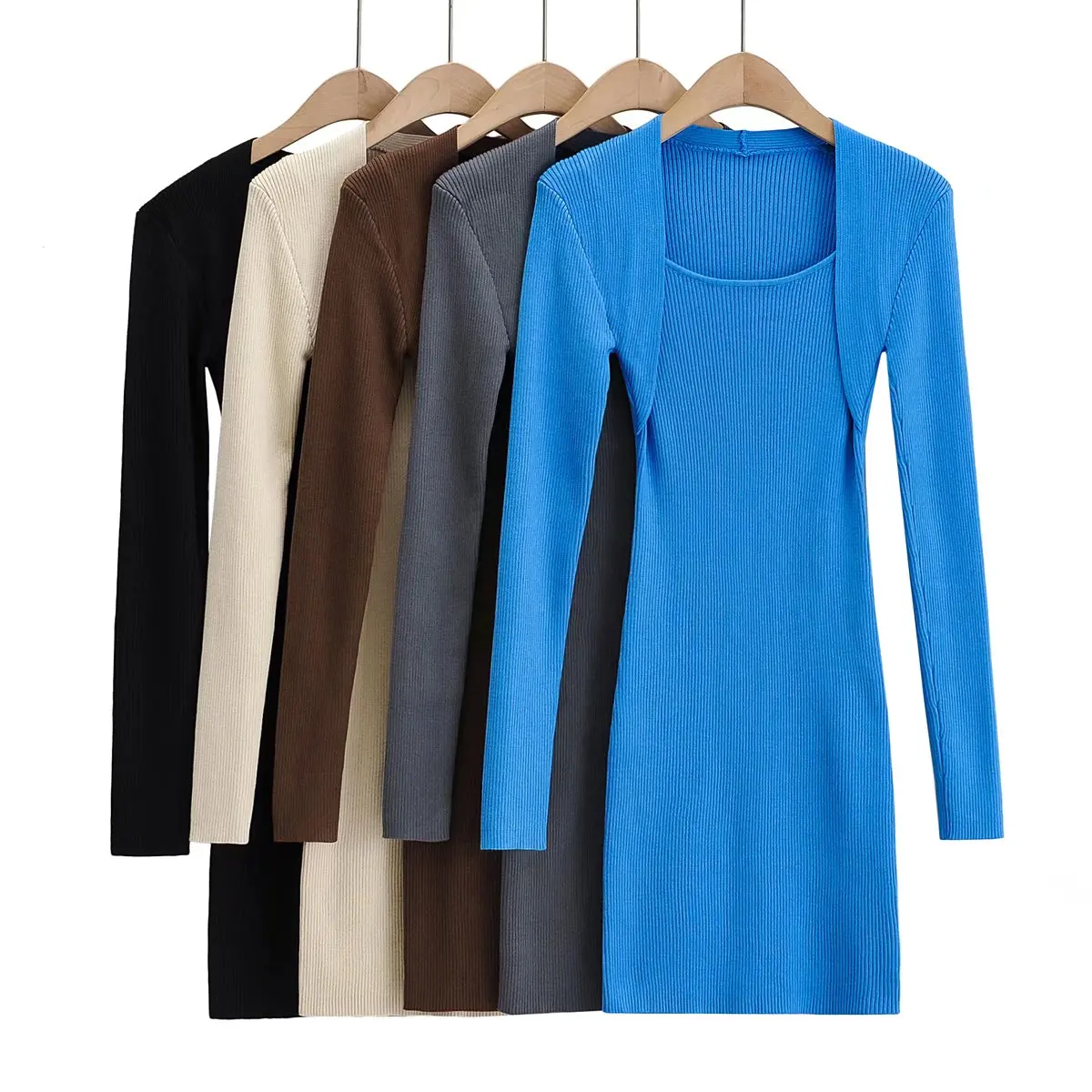 

Женское трикотажное мини-платье-свитер с длинным рукавом и квадратным вырезом