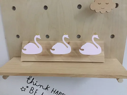 Three pink swan Скандинавский стиль твердая деревянная полка для хранения лебедь лук облако форма полка для хранения спальня/гостиная перегородка декоративная рамка - Цвет: Three pink swan