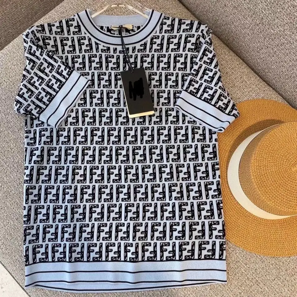 

2021 New High Quality and Versatile Round Neck T-shirt with Ice Silk Shirt Showing Thin Double F-letter Jacquard Knitting Top
