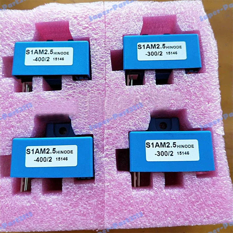 

Brand New 1PCS S1AM2.5-200/2 S1AM2.5-300/2 S1AM2.5-400/2 current sensor