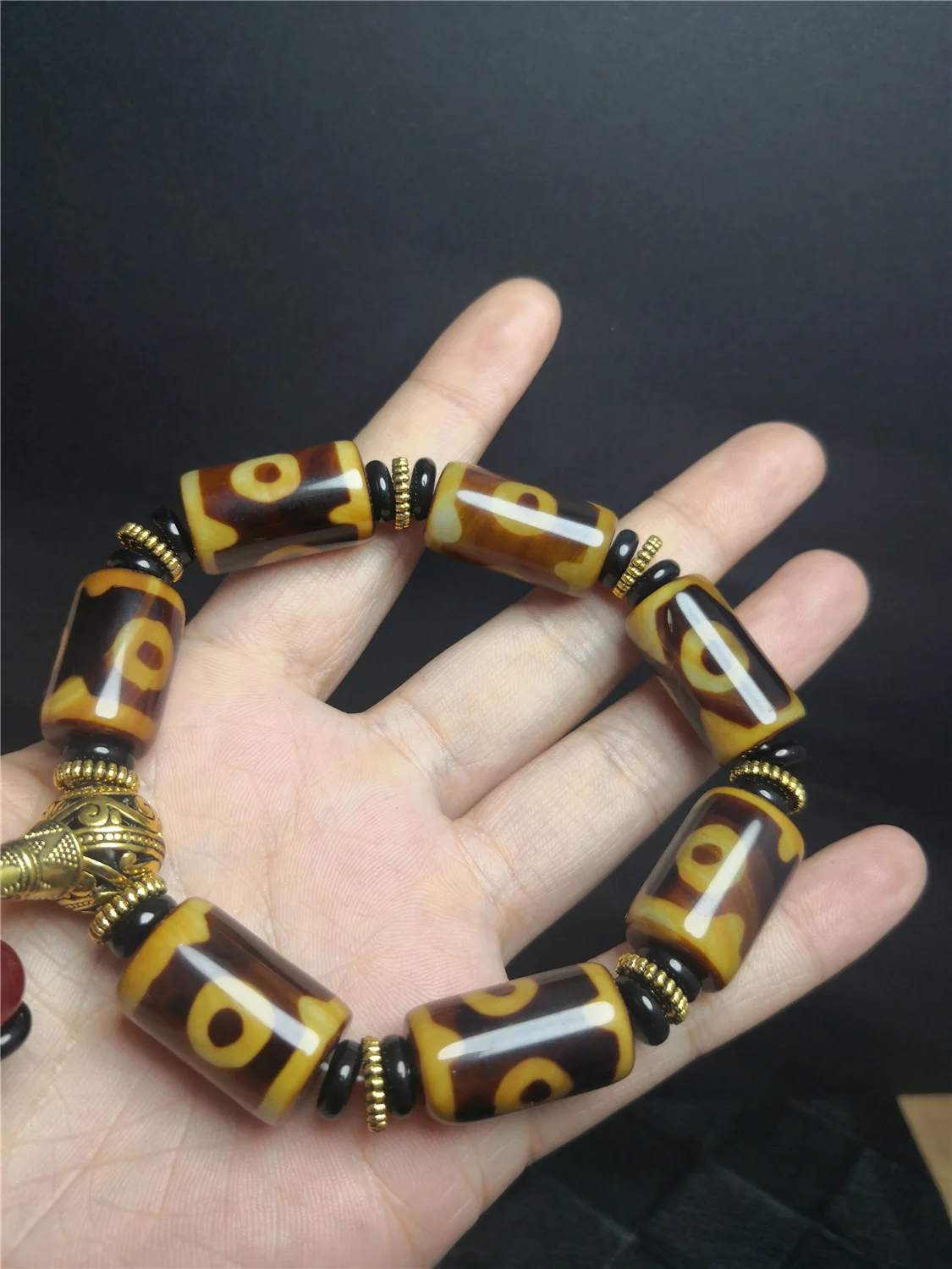 Мужской браслет из натурального старого агата с защитой от сглаза