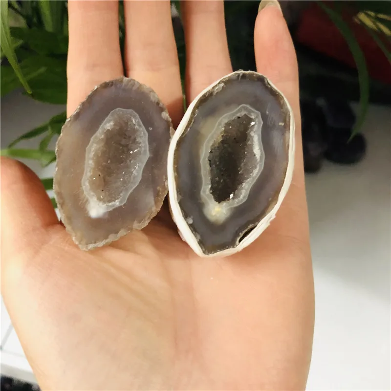 

Экземпляры природного миниатюрного агата, Жеода, каменные камни и кристаллы, минералы на Мадагаскаре, 2 шт.